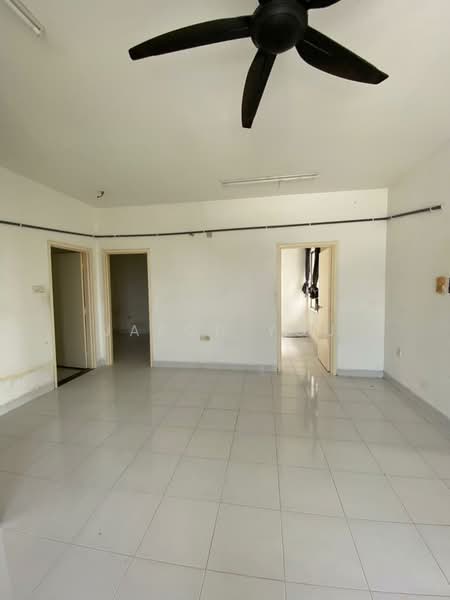 Kondominium untuk Dijual di Cyberia Crescent 1 - JASON YOU - Living Room - PropertyGuru.com.my
