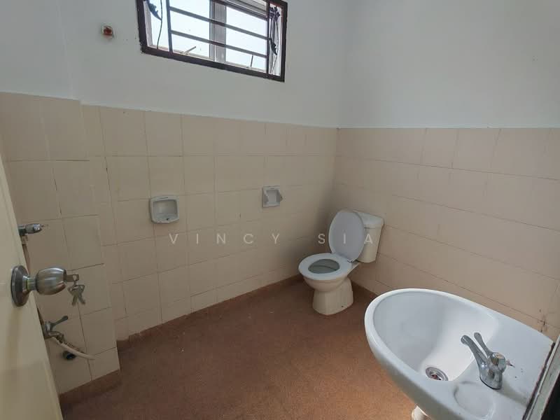 Rumah Teres 2 Tingkat untuk Dijual di Taman Kempas Indah (Tebrau) - Vincy Sia - Bathroom - PropertyGuru.com.my