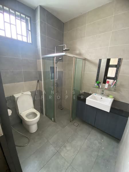 Semi-Detached House for Sale in Taman Impian Emas (Skudai) - Azlan Ismail aiproperty - Bathroom - PropertyGuru.com.my