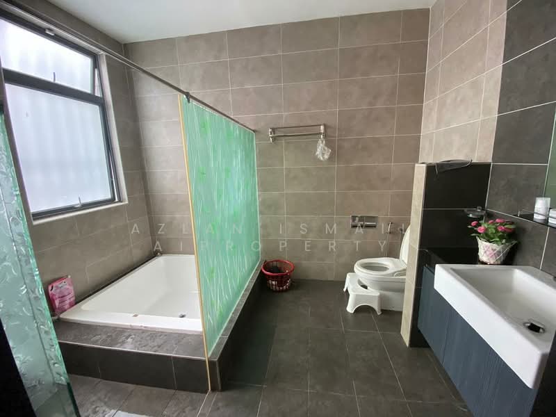 Semi-Detached House for Sale in Taman Impian Emas (Skudai) - Azlan Ismail aiproperty - Bathroom - PropertyGuru.com.my