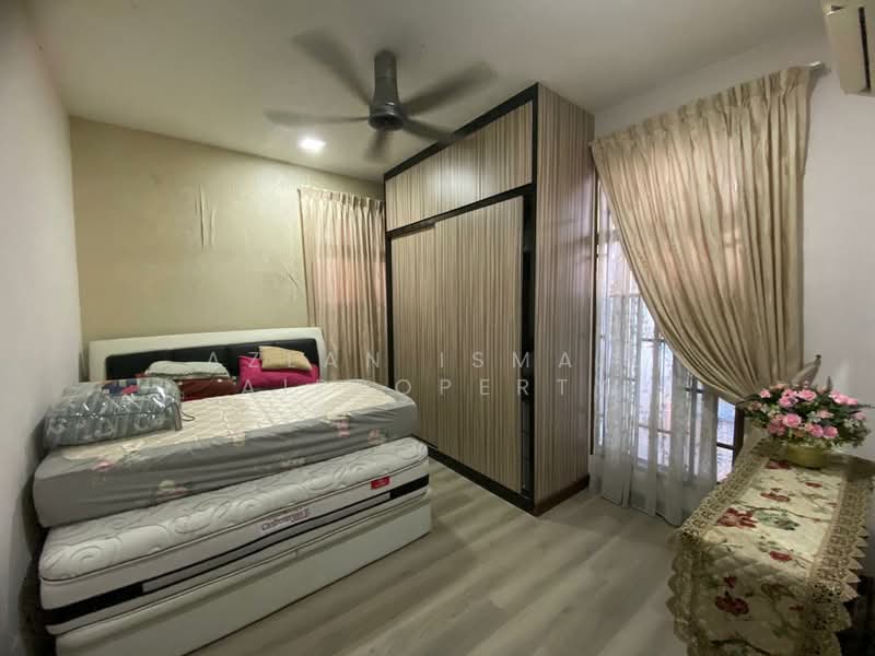 Semi-Detached House for Sale in Taman Impian Emas (Skudai) - Azlan Ismail aiproperty - Bedroom - PropertyGuru.com.my