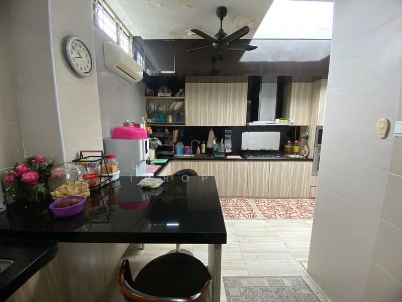 Semi-Detached House for Sale in Taman Impian Emas (Skudai) - Azlan Ismail aiproperty - Kitchen - PropertyGuru.com.my