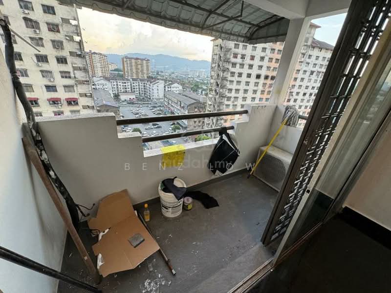 Pangsapuri untuk Dijual di Taman Cahaya - Benz Low - Balcony - PropertyGuru.com.my
