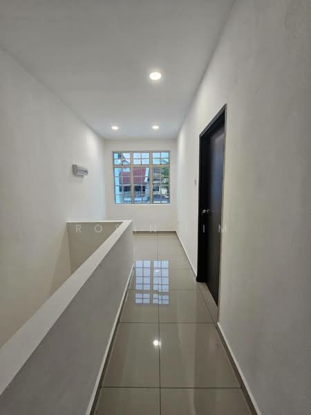 2-storey Terraced House for Sale in Taman Universiti (Skudai) - Robin Lim - Corridor - PropertyGuru.com.my