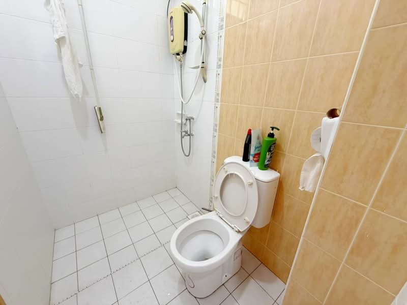 1.5-storey Terraced House for Sale in Taman Daya (Johor Bahru) - Zack Chow - Bathroom - PropertyGuru.com.my