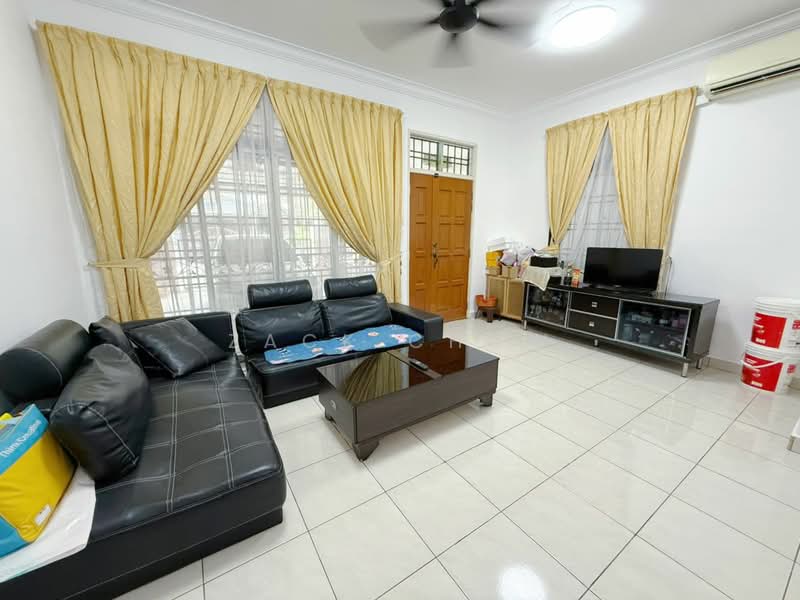 1.5-storey Terraced House for Sale in Taman Daya (Johor Bahru) - Zack Chow - Living Room - PropertyGuru.com.my