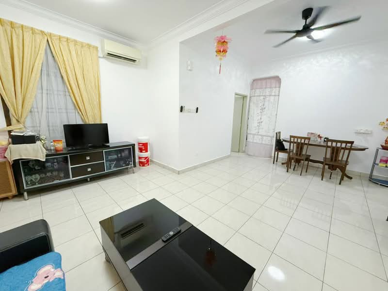 1.5-storey Terraced House for Sale in Taman Daya (Johor Bahru) - Zack Chow - Living Room - PropertyGuru.com.my