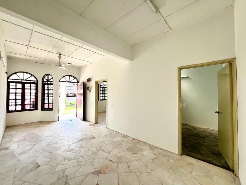 Rumah Teres 1 Tingkat untuk Dijual di Taman Alam Megah (Shah Alam) - Mohd Adryzam - Living Room - PropertyGuru.com.my