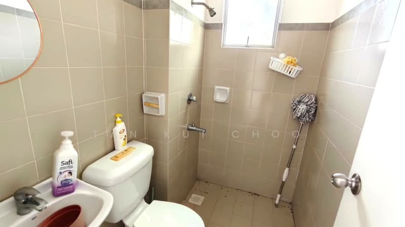 Rumah Bandar untuk Dijual di Leisure Farm (Gelang Patah) - Tan Kui Choo - Bathroom - PropertyGuru.com.my