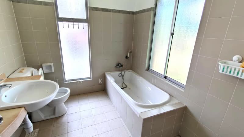 Rumah Bandar untuk Dijual di Leisure Farm (Gelang Patah) - Tan Kui Choo - Bathroom - PropertyGuru.com.my