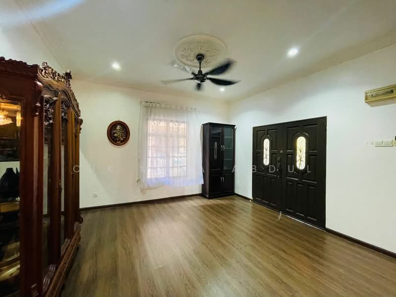 Bungalow for Sale in Gombak (Kuala Lumpur) - Cik Maya Abdul - Living Room - PropertyGuru.com.my