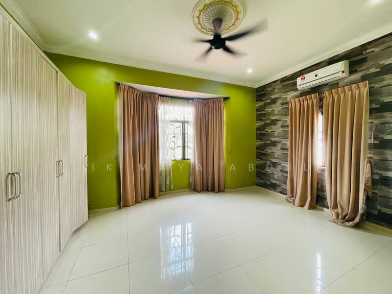Bungalow for Sale in Gombak (Kuala Lumpur) - Cik Maya Abdul - Bedroom - PropertyGuru.com.my