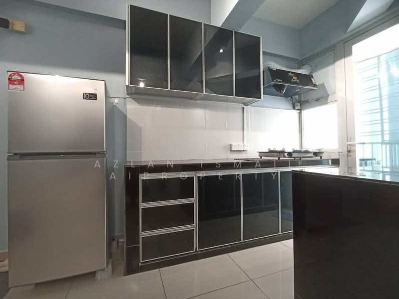 Servis Apartment untuk Dijual di Residences @ 1 Tebrau - Azlan Ismail aiproperty - Kitchen - PropertyGuru.com.my