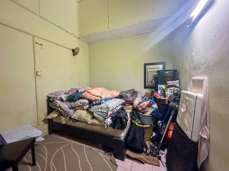 1-storey Terraced House for Sale in Seksyen 18 (Shah Alam) - Mohamad Hanafi - PropertyGuru.com.my