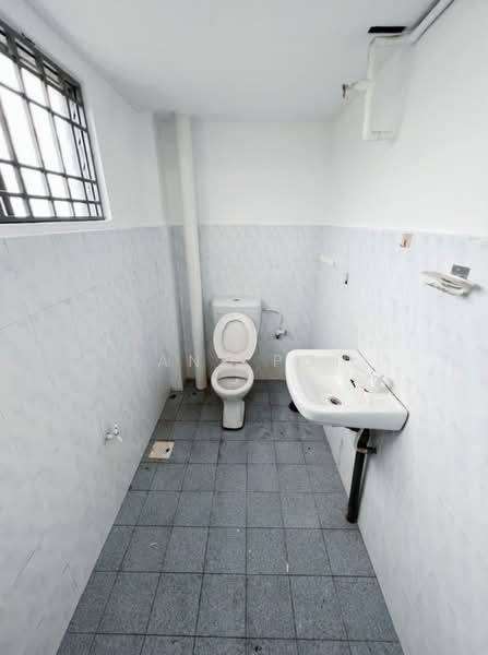 Flat for Sale at Taman Sri Kluang - Jane Poh - Bathroom - PropertyGuru.com.my