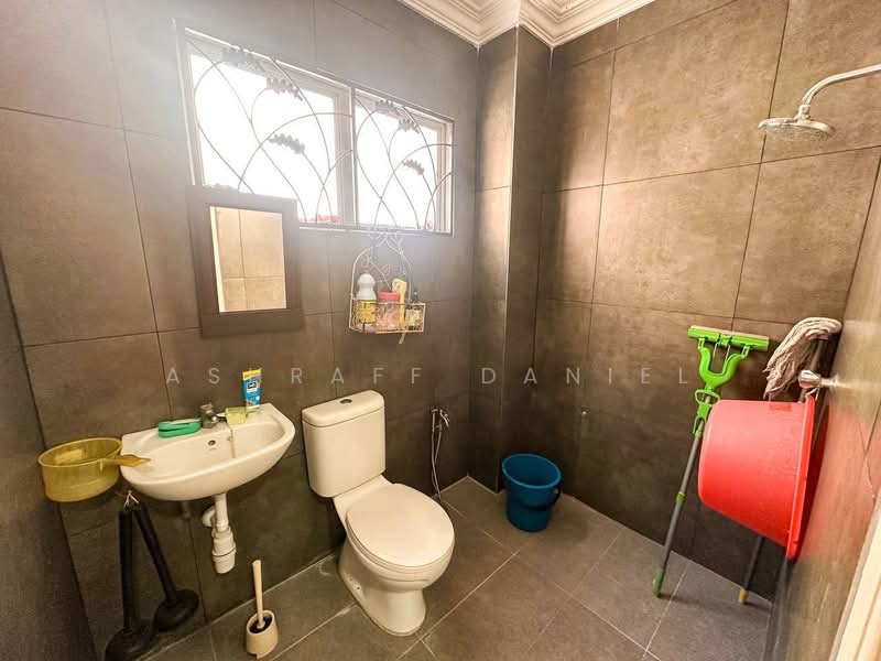 Rumah Teres 2 Tingkat untuk Dijual di Taman Kelana Idaman (Ara Damansara) - Ashraff Daniel - Bathroom - PropertyGuru.com.my