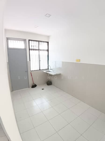 1-storey Terraced House for Sale in Taman Putri (Kulai) - Sufi Norman - Interior - PropertyGuru.com.my