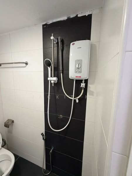 Apartment for Rent at Pangsapuri Danau Pandan 1 - Jackie Ng - Bathroom - PropertyGuru.com.my