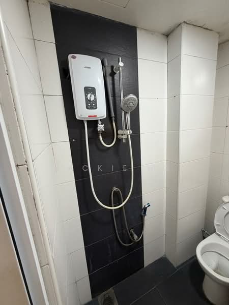 Apartment for Rent at Pangsapuri Danau Pandan 1 - Jackie Ng - Bathroom - PropertyGuru.com.my
