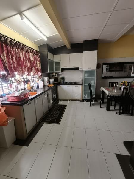 Rumah Teres 2 Tingkat untuk Dijual di Taman Nusa Bestari (Iskandar Puteri (Nusajaya)) - Azlan Ismail aiproperty - Kitchen - PropertyGuru.com.my