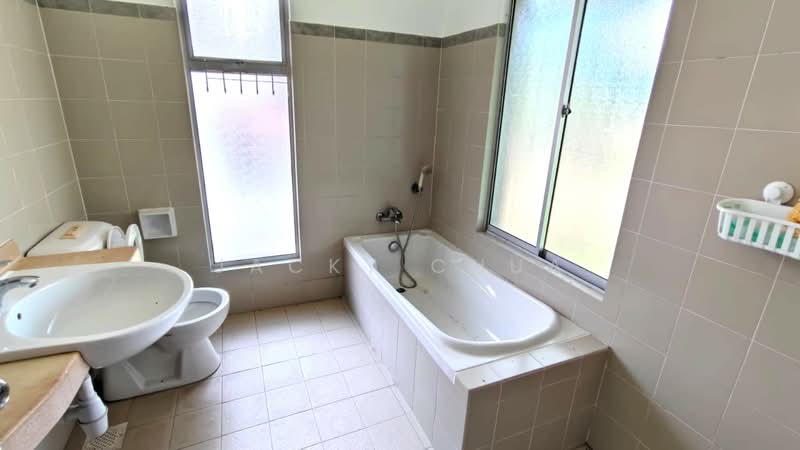 Rumah Bandar untuk Dijual di Leisure Farm (Gelang Patah) - Jacky Chua - Bathroom - PropertyGuru.com.my
