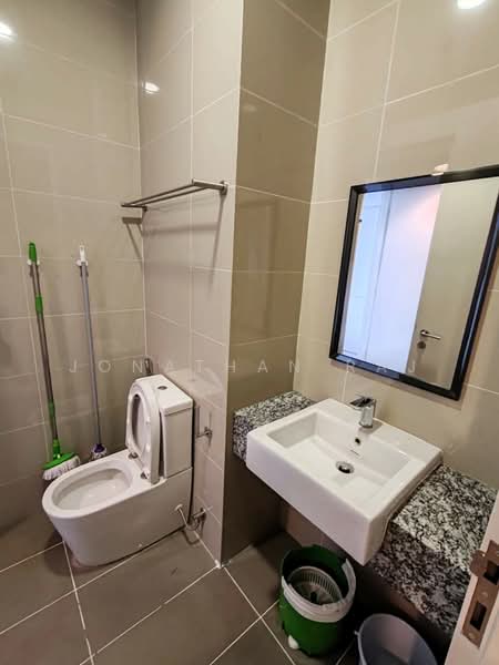 Servis Apartment untuk Disewa di The Azure Residences - Jonathan Raj - Bathroom - PropertyGuru.com.my