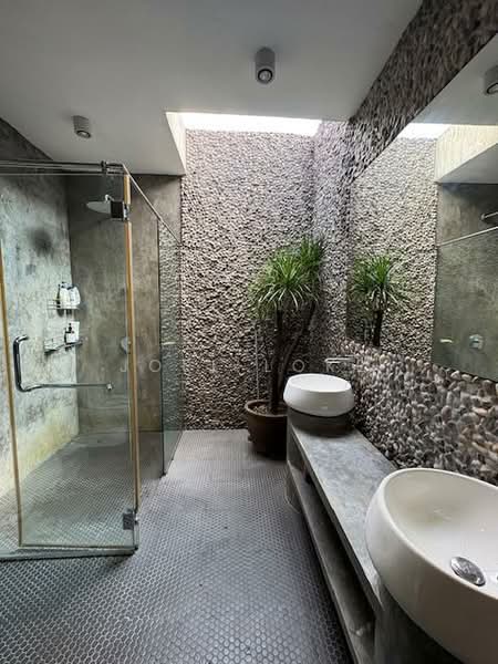 Semi-Detached House for Sale in Damansara Heights (Kuala Lumpur) - Joel Loke - Bathroom - PropertyGuru.com.my