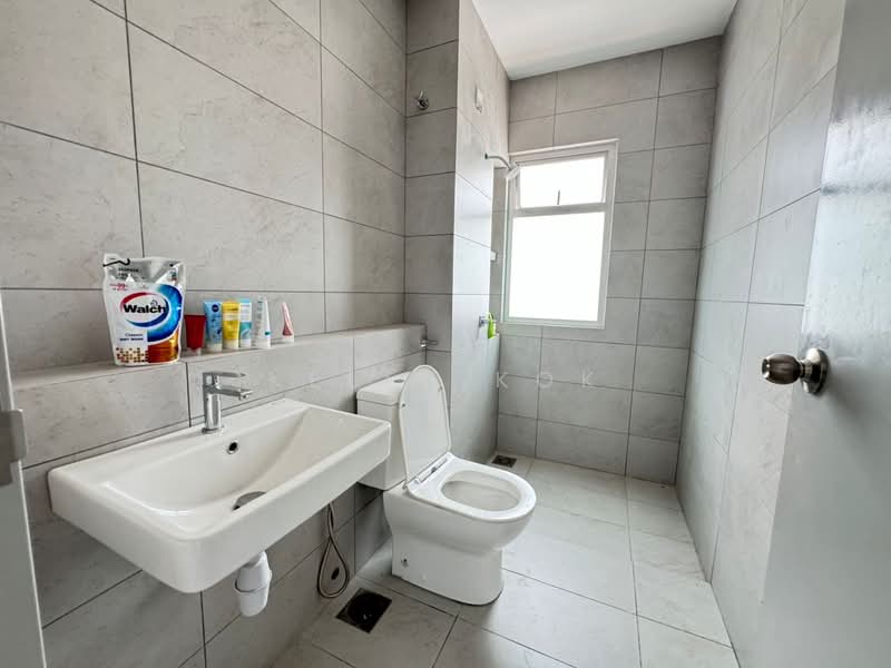 Rumah Teres 2 Tingkat untuk Disewa di Bandar Gamuda Gardens (Rawang) - Kelly Kok - Bathroom - PropertyGuru.com.my