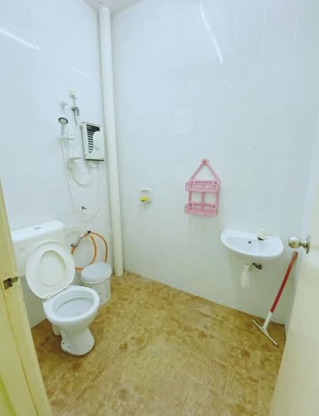 1-storey Terraced House for Sale in Taman JP Perdana (Johor Bahru) - Carson . - Bathroom - PropertyGuru.com.my