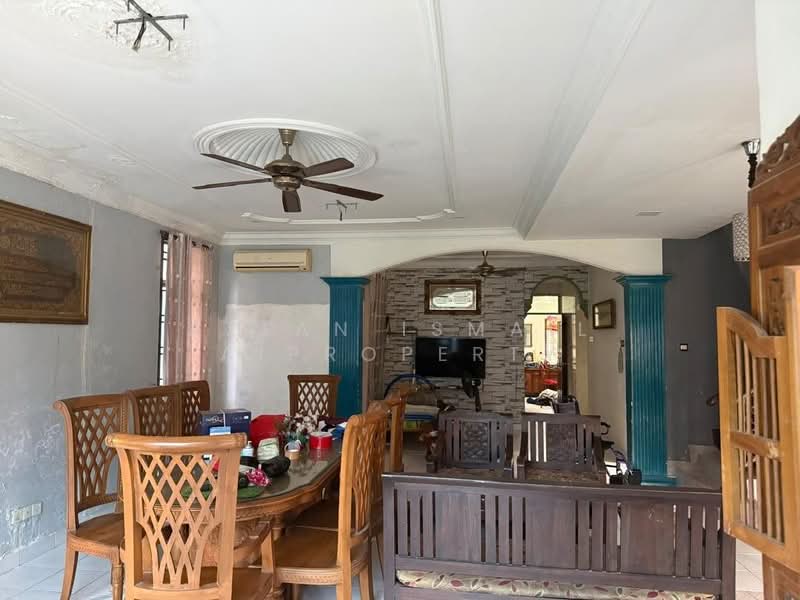 Rumah Berkembar untuk Dijual di Taman Impian Emas (Skudai) - Azlan Ismail aiproperty - Living Room - PropertyGuru.com.my