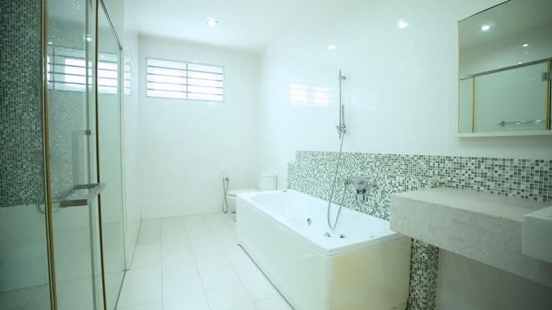 3-storey Terraced House for Sale in Tanjung Bungah (Penang) - Angel Yeoh - Bathroom - PropertyGuru.com.my