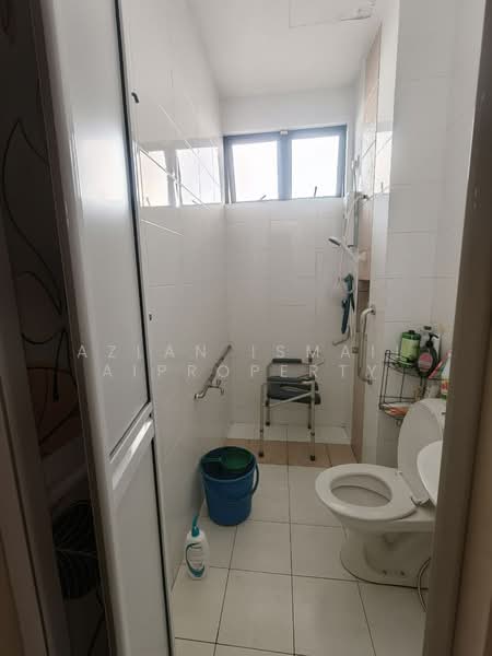 Semi-Detached House for Sale in Taman Setia Indah (Tebrau) - Azlan Ismail aiproperty - Bathroom - PropertyGuru.com.my