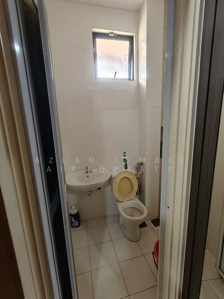 Semi-Detached House for Sale in Taman Setia Indah (Tebrau) - Azlan Ismail aiproperty - Bathroom - PropertyGuru.com.my
