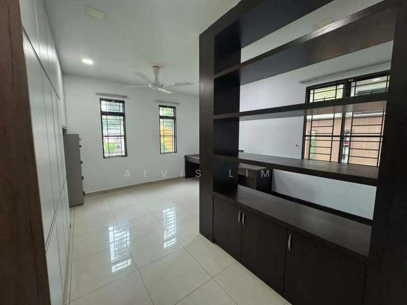 Rumah Berkembar untuk Dijual di Sungai Long (Bandar Sungai Long) - Alvis Lim - Study - PropertyGuru.com.my