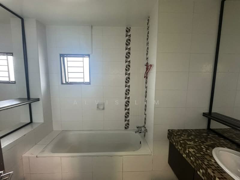 Rumah Berkembar untuk Dijual di Sungai Long (Bandar Sungai Long) - Alvis Lim - Bathroom - PropertyGuru.com.my