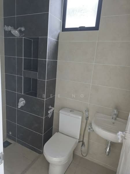 Semi-Detached House for Sale in Gelang Patah (Johor) - Bee Ng - Bathroom - PropertyGuru.com.my