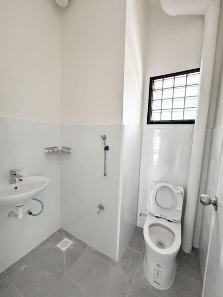 2-storey Terraced House for Rent in Taman Molek (Johor Bahru) - YC Fung - Bathroom - PropertyGuru.com.my