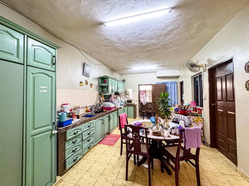 2-storey Terraced House for Sale in Rawang Perdana 1 (Rawang) - Ashraff Daniel - Kitchen - PropertyGuru.com.my