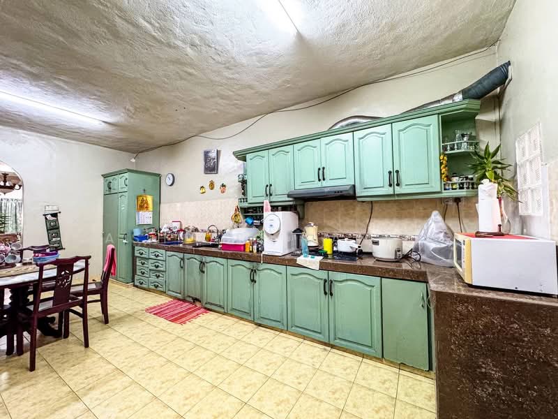 2-storey Terraced House for Sale in Rawang Perdana 1 (Rawang) - Ashraff Daniel - Kitchen - PropertyGuru.com.my