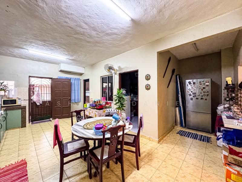 2-storey Terraced House for Sale in Rawang Perdana 1 (Rawang) - Ashraff Daniel - Kitchen - PropertyGuru.com.my