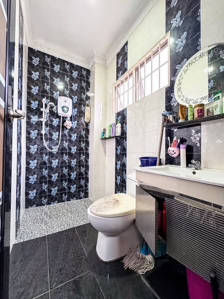 2-storey Terraced House for Sale in Rawang Perdana 1 (Rawang) - Ashraff Daniel - Bathroom - PropertyGuru.com.my
