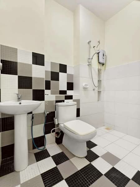 2-storey Terraced House for Sale in Taman Setia Indah (Tebrau) - Clarence Low - Bathroom - PropertyGuru.com.my