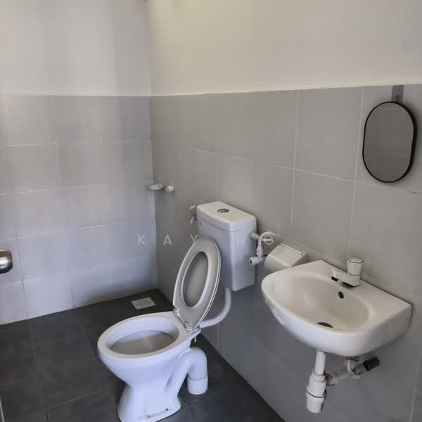 Pangsapuri untuk Disewa di Flora Damai - Kay Ng - Bathroom - PropertyGuru.com.my