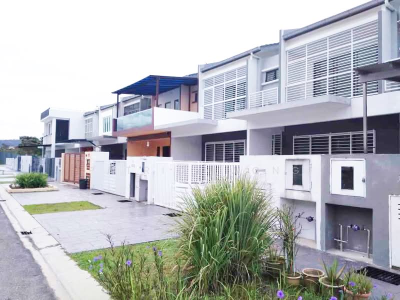 Rumah Teres 2 Tingkat untuk Dijual di Lakeside Residences (Puchong) - Patrick Wong - Exterior - PropertyGuru.com.my