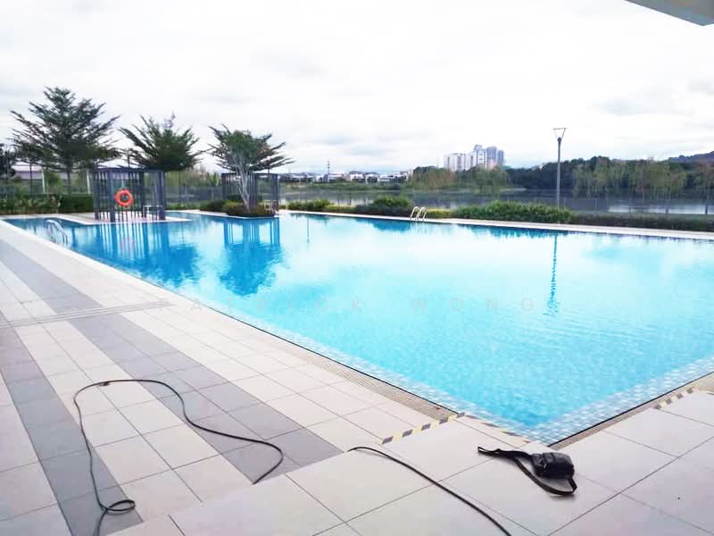 Rumah Teres 2 Tingkat untuk Dijual di Lakeside Residences (Puchong) - Patrick Wong - Pool - PropertyGuru.com.my