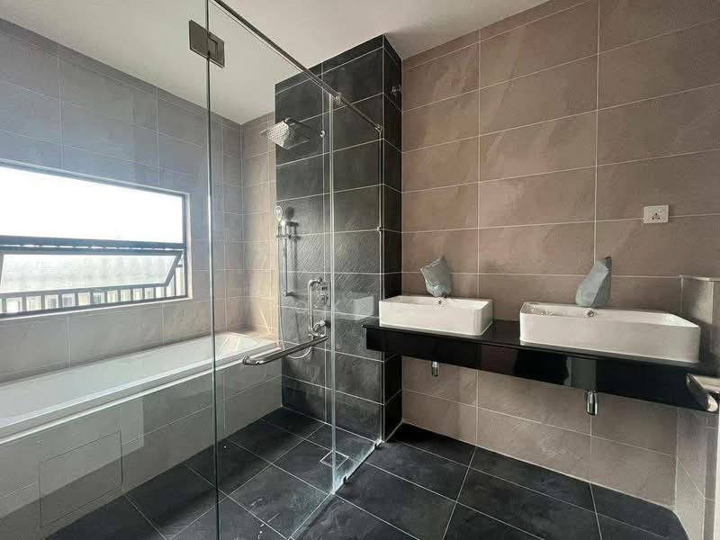 Rumah Berkembar untuk Disewa di Taman Sutera Utama (Skudai) - Tok CJ - Bathroom - PropertyGuru.com.my