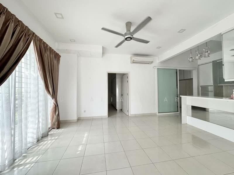 Rumah Teres 2 Tingkat untuk Dijual di Bandar Bukit Raja (Klang) - Nur Alia Omar - Living Room - PropertyGuru.com.my