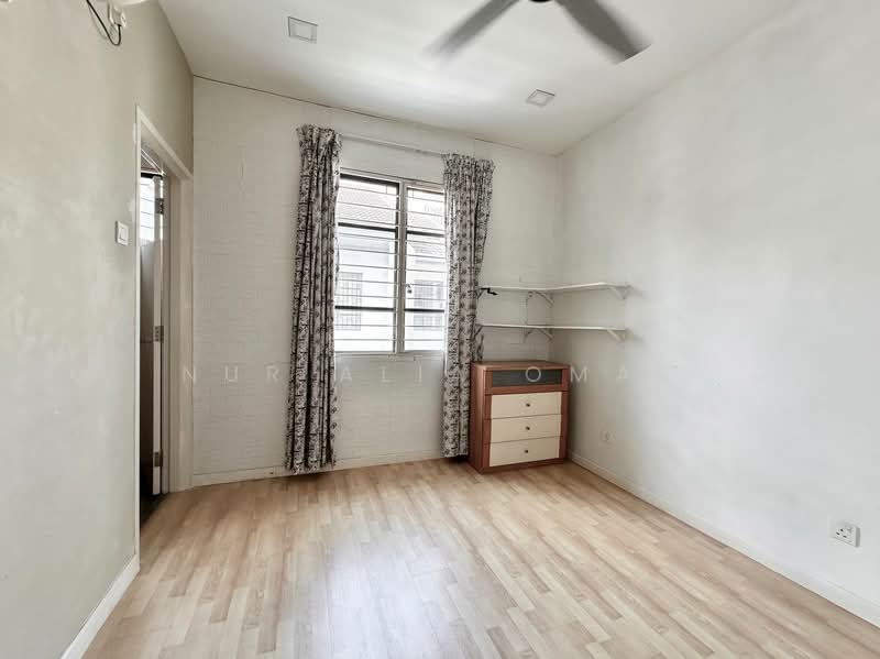 Rumah Teres 2 Tingkat untuk Dijual di Bandar Bukit Raja (Klang) - Nur Alia Omar - Bedroom - PropertyGuru.com.my