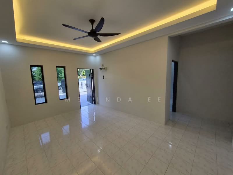Rumah Teres 1 Tingkat untuk Dijual di Bandar Putra (Kulai) - Melinda Ee - Living Room - PropertyGuru.com.my