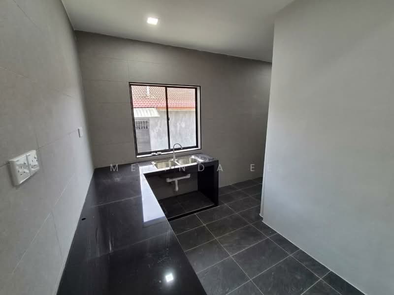 Rumah Teres 1 Tingkat untuk Dijual di Bandar Putra (Kulai) - Melinda Ee - Kitchen - PropertyGuru.com.my